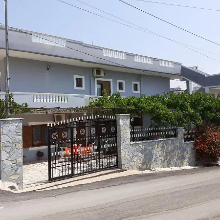 Reshat Caca Aparthotel Ksamil