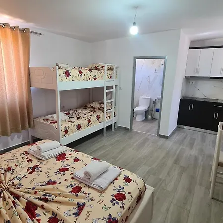 Reshat Caca Aparthotel