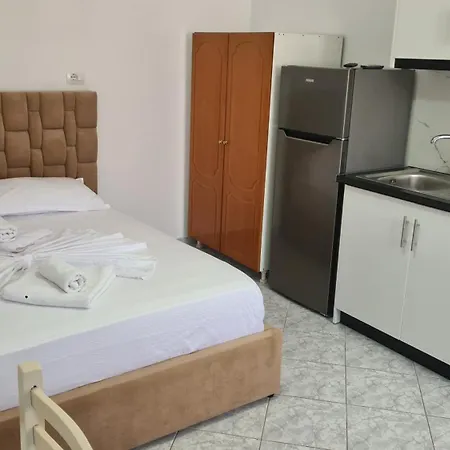 Apart Otel Reshat Caca