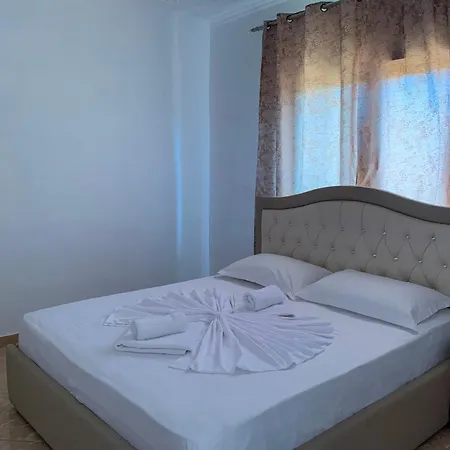 Reshat Caca Apartmanhotel 3*