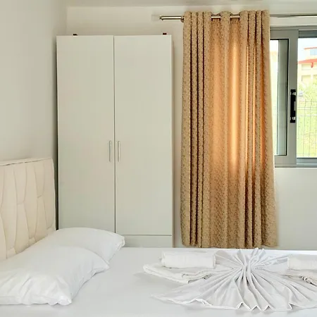 Apart Otel Reshat Caca 3*