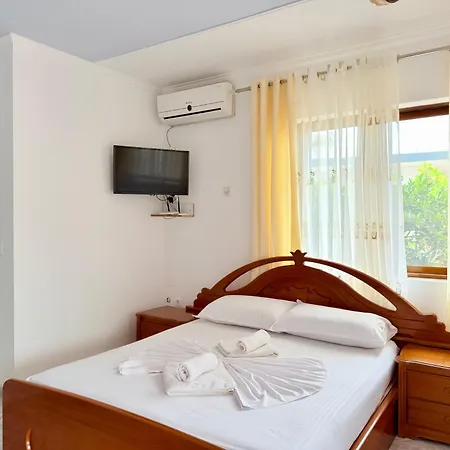 Apart Otel Reshat Caca