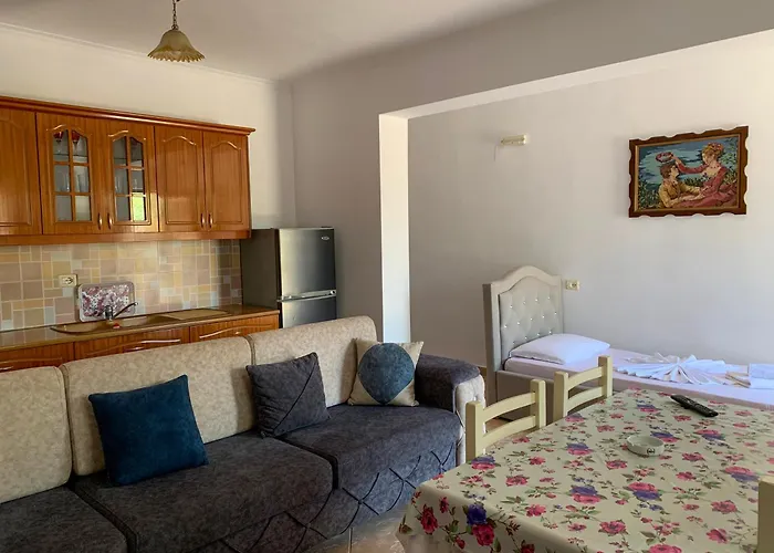 Lejlighedshotel Reshat Caca 3*