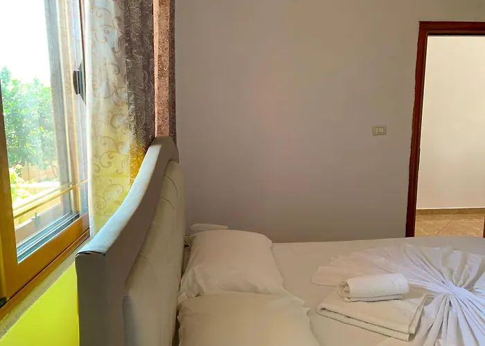 Reshat Caca 3* クサミル