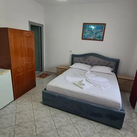 Reshat Caca Aparthotel