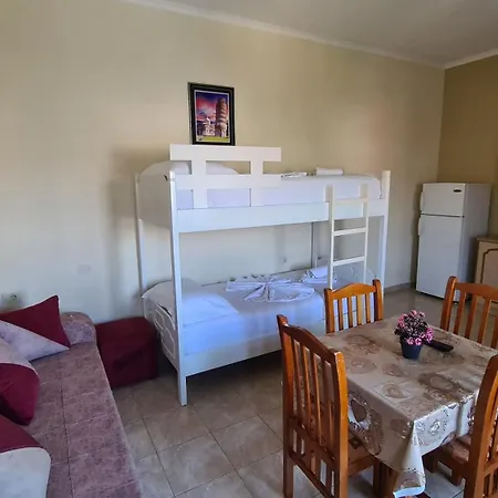 Aparthotel Reshat Caca