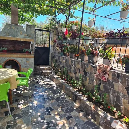 Hotel apartamentowy Reshat Caca 3*