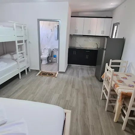 Hotel apartamentowy Reshat Caca Ksamil