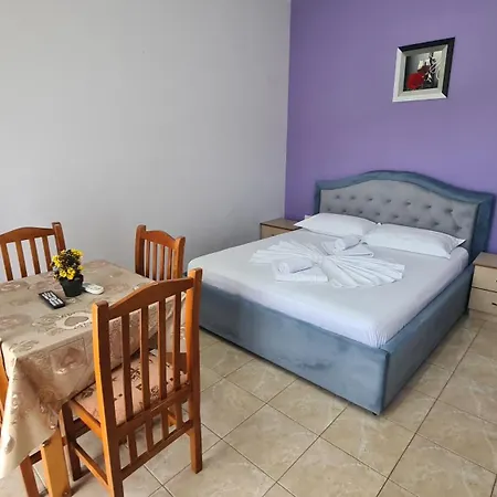 Lejlighedshotel Reshat Caca 3*