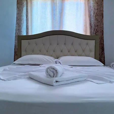 Lejlighedshotel Reshat Caca 3*